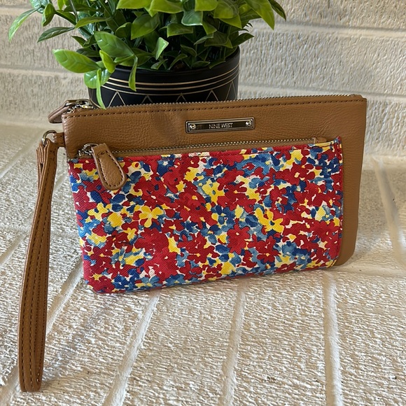 Nine West Wristlet - Picture 4 of 15